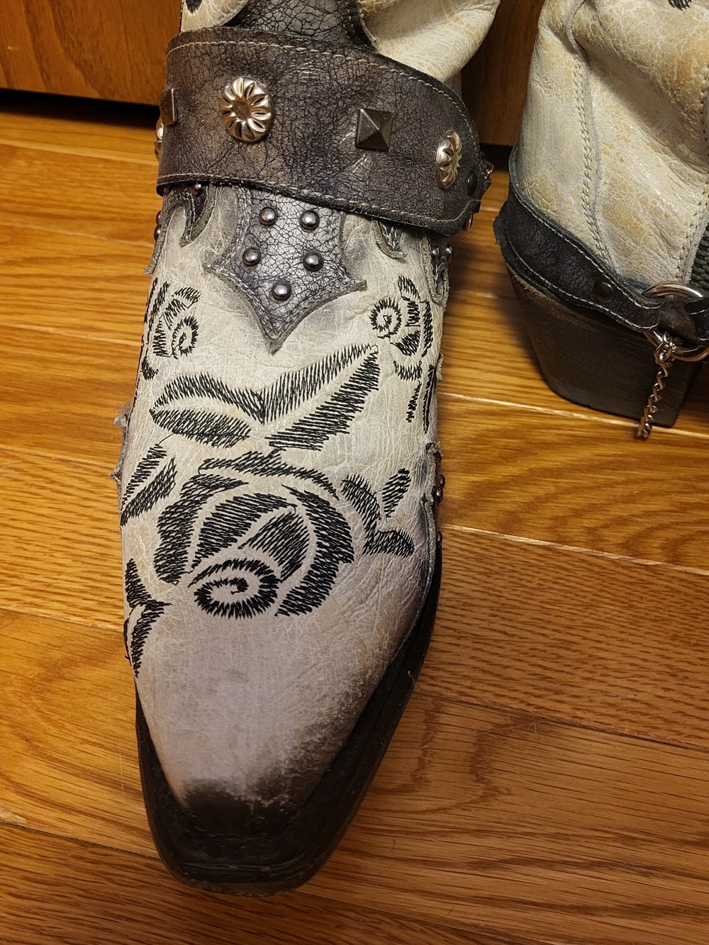 Corral Cream Leather Western Boots with Dark Gray/Black Rose Floral Embroidery - Picture 3 of 11